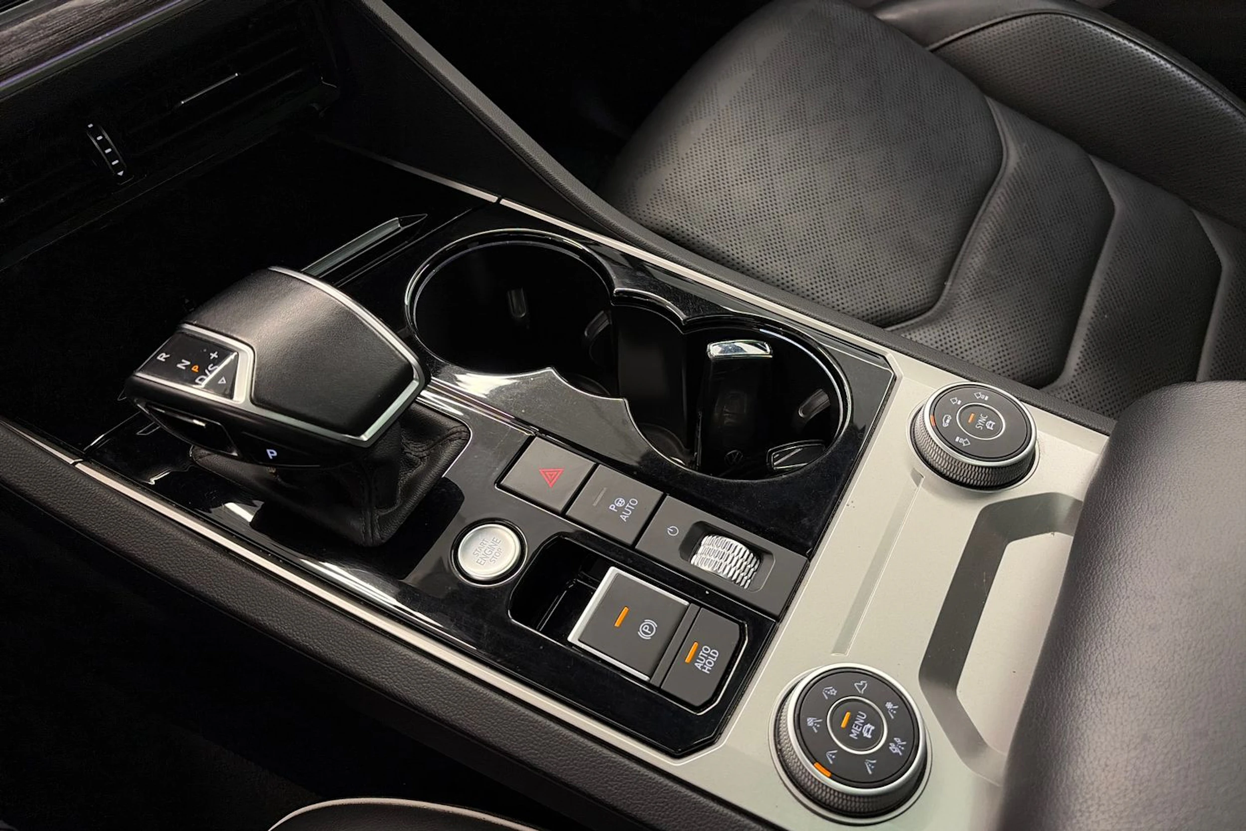 Harmaa Volkswagen TOUAREG 2021 kuva 21.