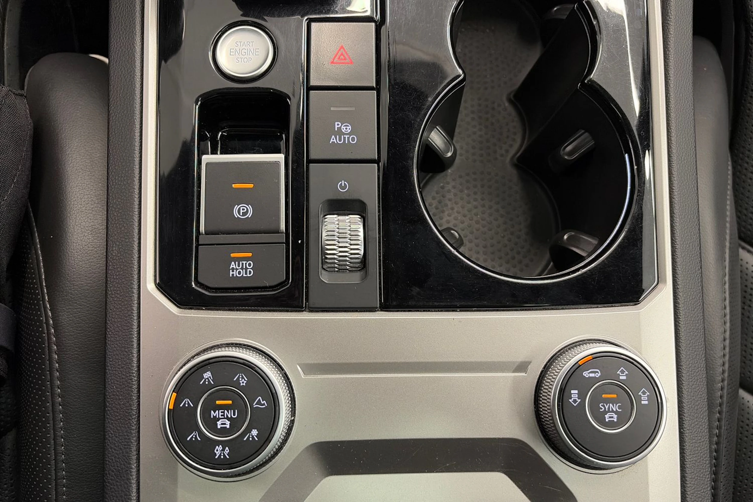 Harmaa Volkswagen TOUAREG 2021 kuva 22.