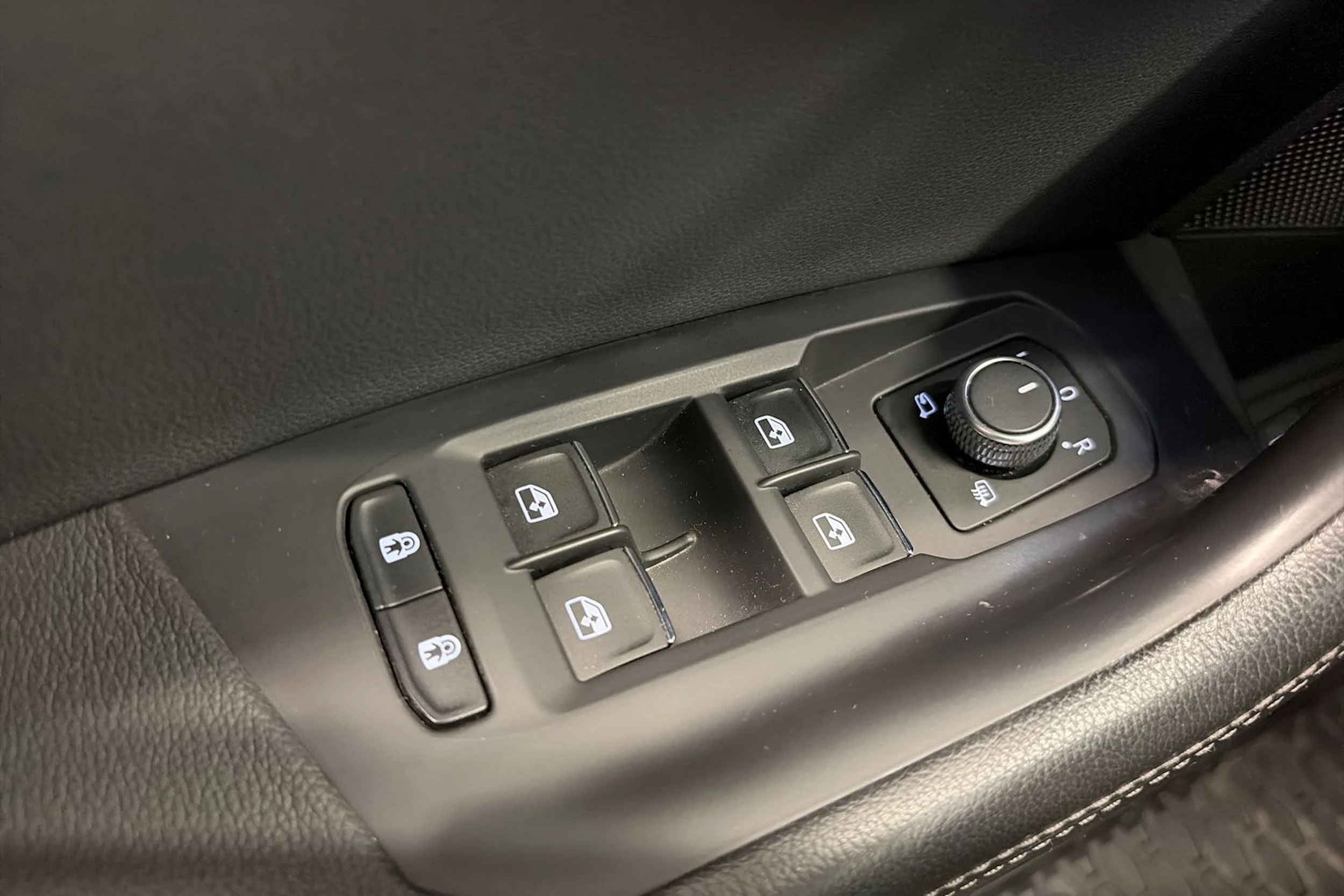 Harmaa Volkswagen TOUAREG 2021 kuva 24.