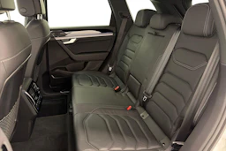 valkoinen Volkswagen Touareg 2021 kuva 8.