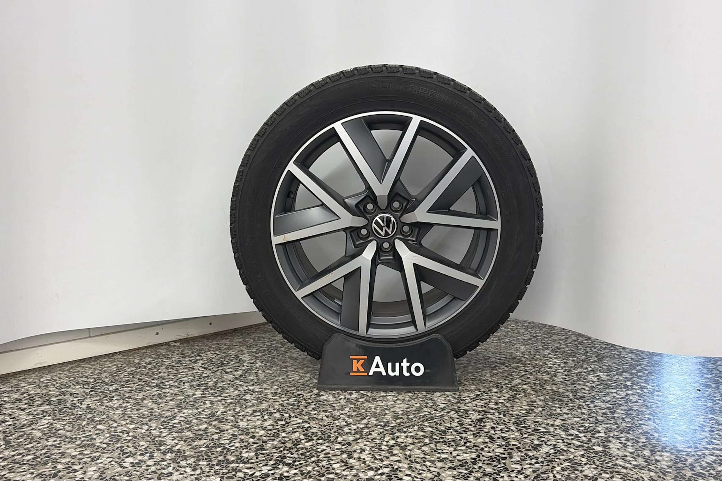 valkoinen Volkswagen Touareg 2021 kuva 11.