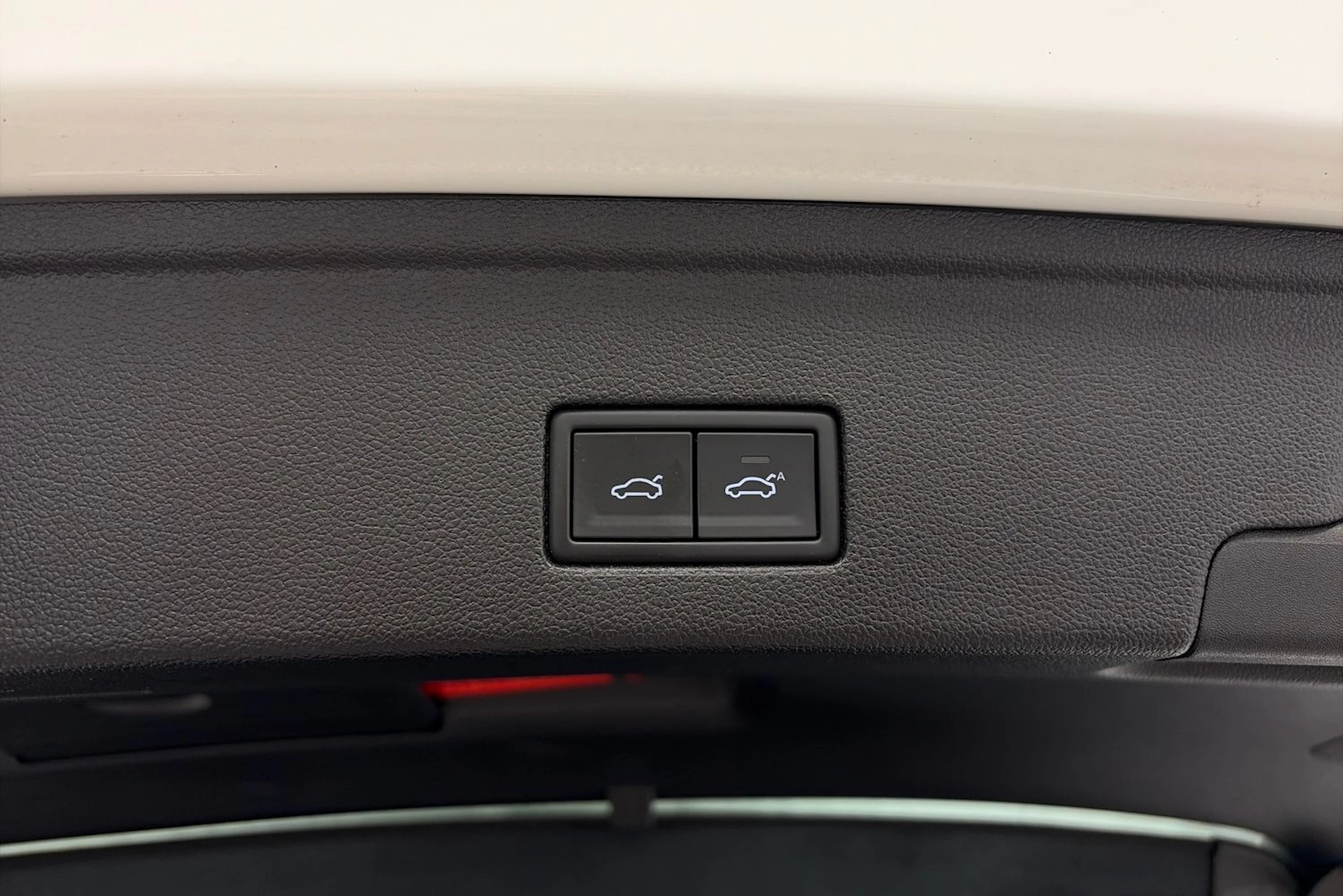 valkoinen Volkswagen Touareg 2021 kuva 13.