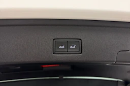 valkoinen Volkswagen Touareg 2021 kuva 13.