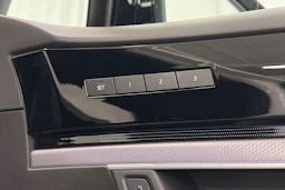 valkoinen Volkswagen Touareg 2021 kuva 18.