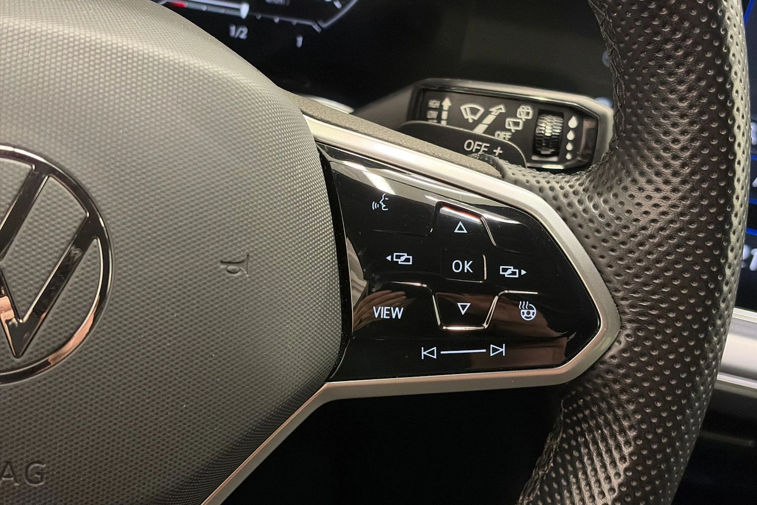 valkoinen Volkswagen Touareg 2021 kuva 22.