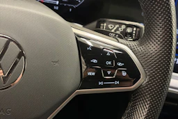 valkoinen Volkswagen Touareg 2021 kuva 22.