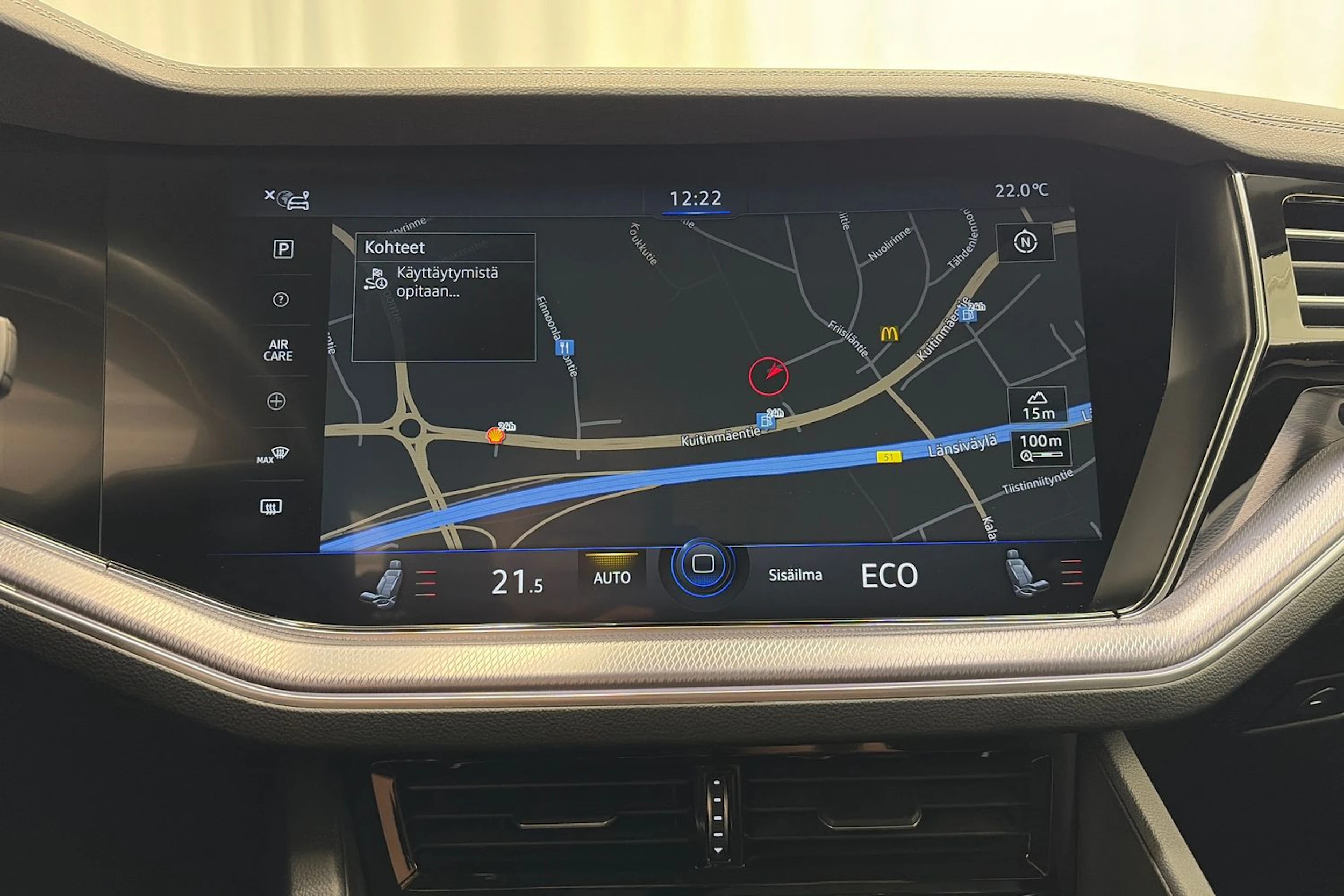 valkoinen Volkswagen Touareg 2021 kuva 24.