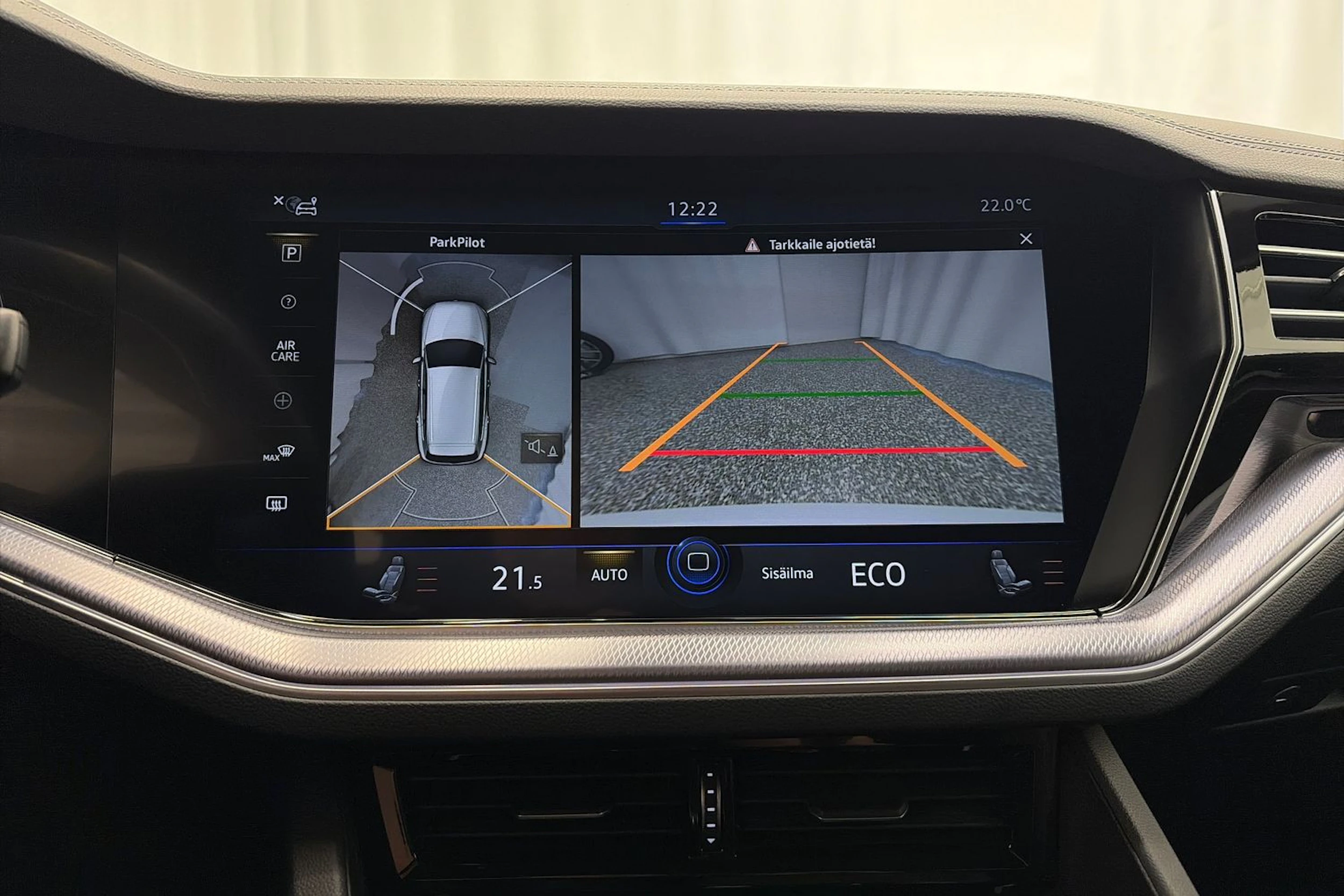 valkoinen Volkswagen Touareg 2021 kuva 25.
