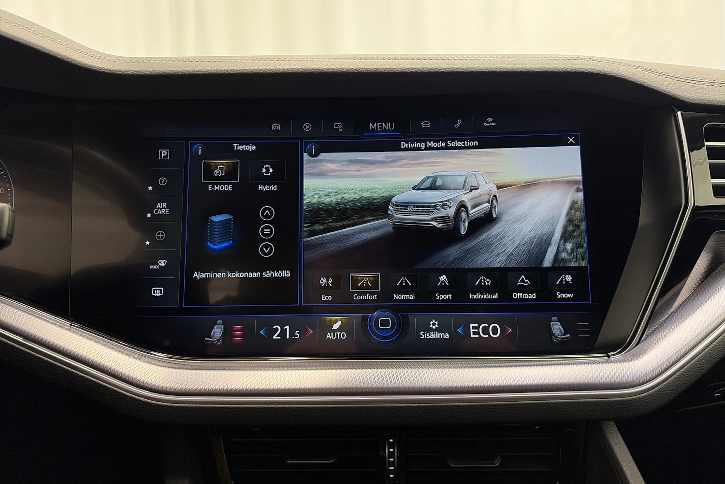 valkoinen Volkswagen Touareg 2021 kuva 31.