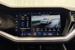 valkoinen Volkswagen Touareg 2021 kuva 31.