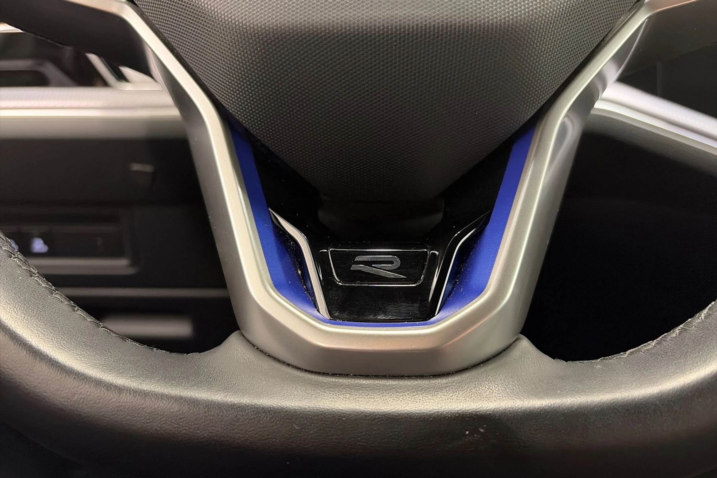 valkoinen Volkswagen Touareg 2021 kuva 34.