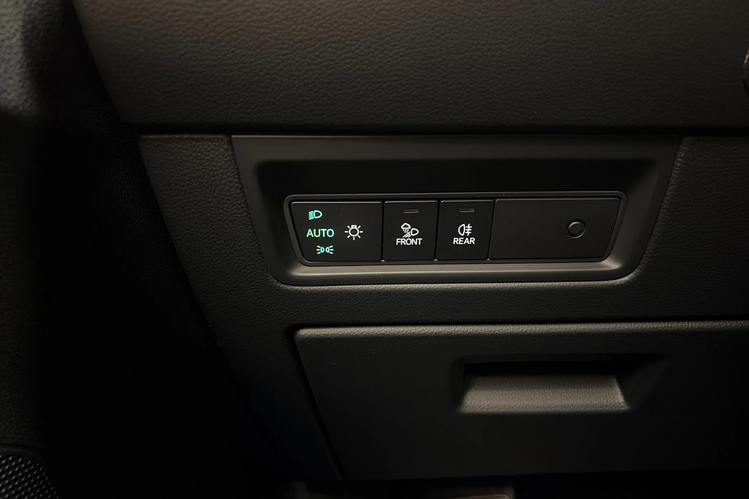 valkoinen Volkswagen Touareg 2021 kuva 36.