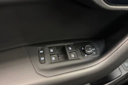 valkoinen Volkswagen Touareg 2021 kuva 37.