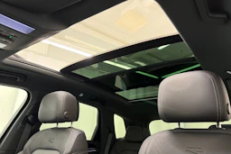 valkoinen Volkswagen Touareg 2021 kuva 38.