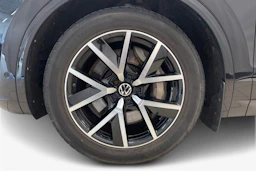 Musta Volkswagen TOUAREG 2021 kuva 9.