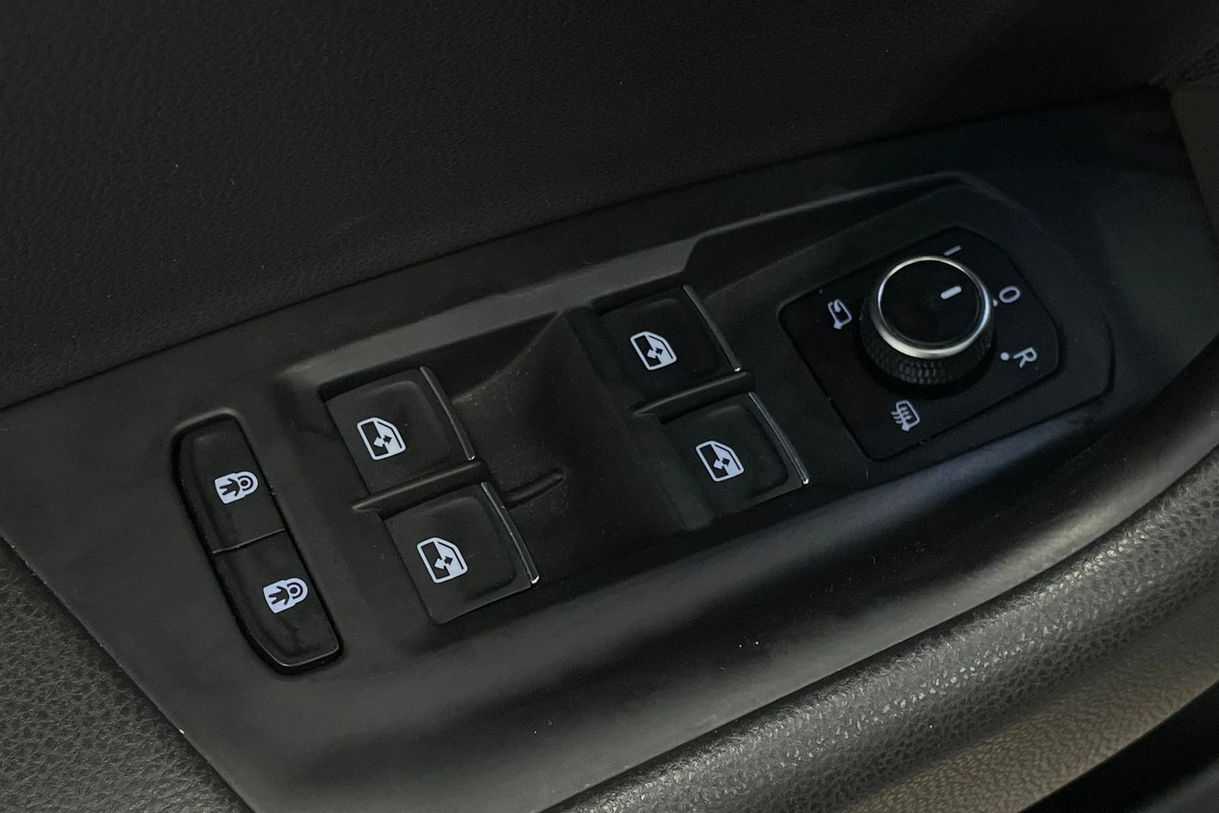 Musta Volkswagen TOUAREG 2021 kuva 11.