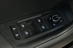 Musta Volkswagen TOUAREG 2021 kuva 11.