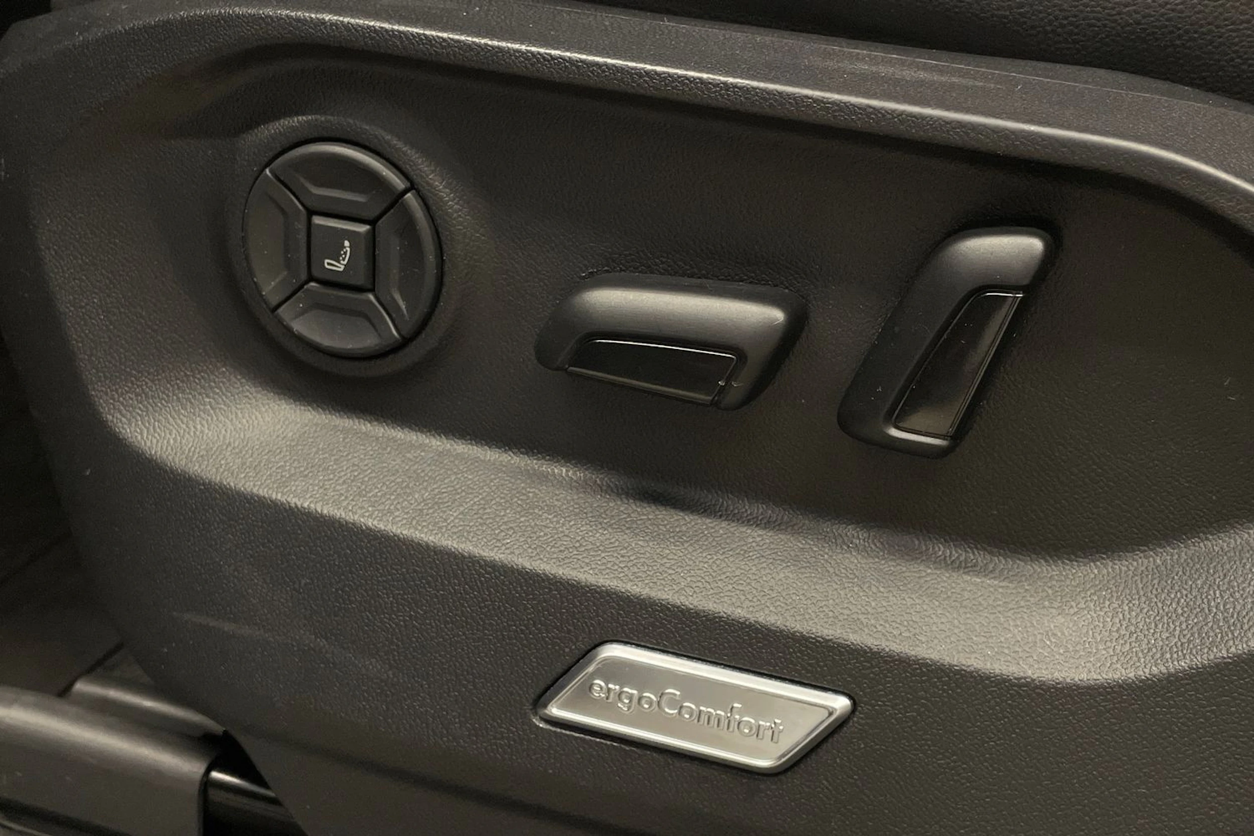 Musta Volkswagen TOUAREG 2021 kuva 12.