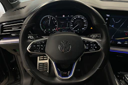 Musta Volkswagen TOUAREG 2021 kuva 14.