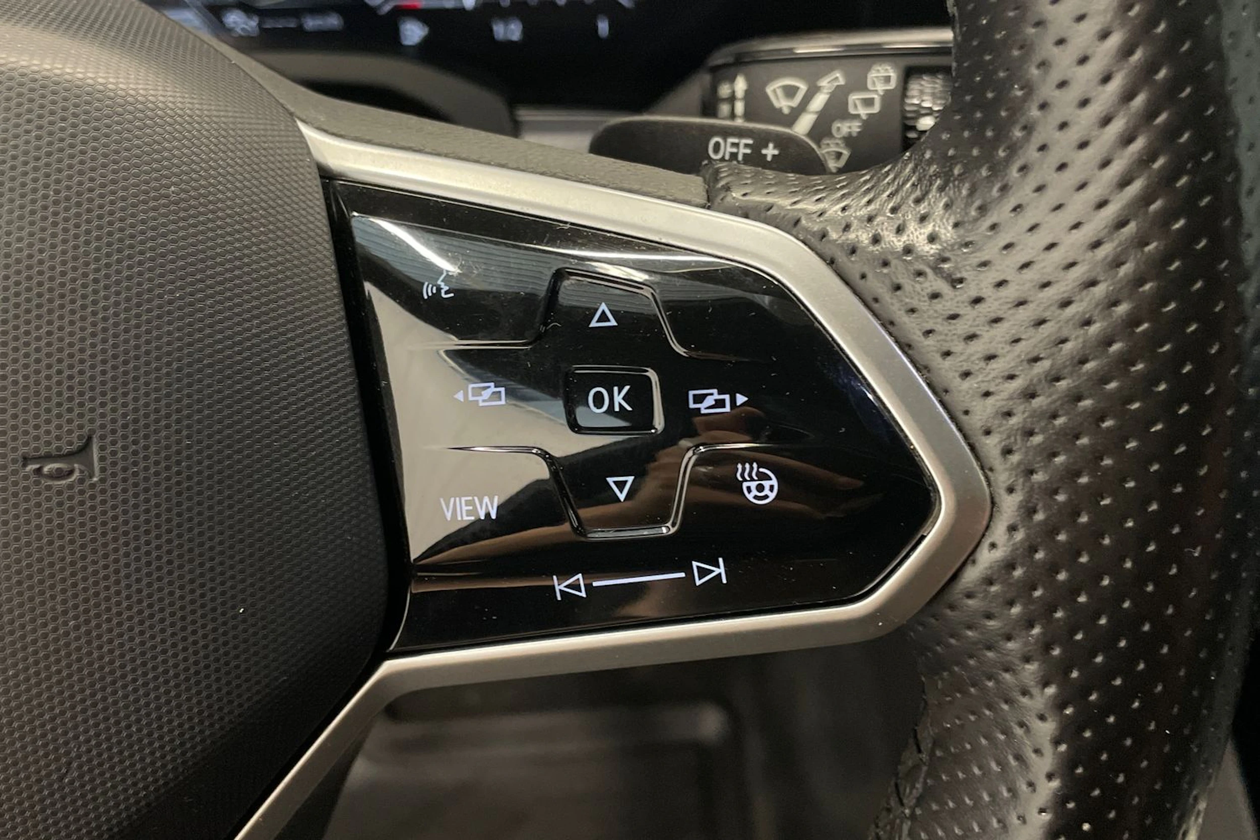 Musta Volkswagen TOUAREG 2021 kuva 16.