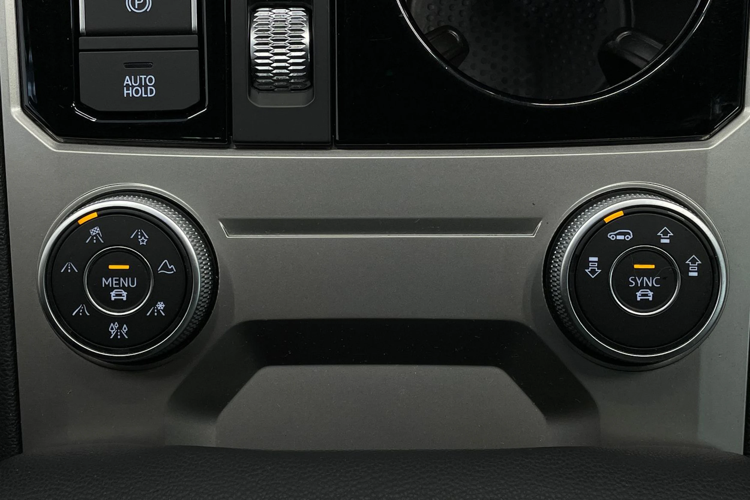Musta Volkswagen TOUAREG 2021 kuva 19.