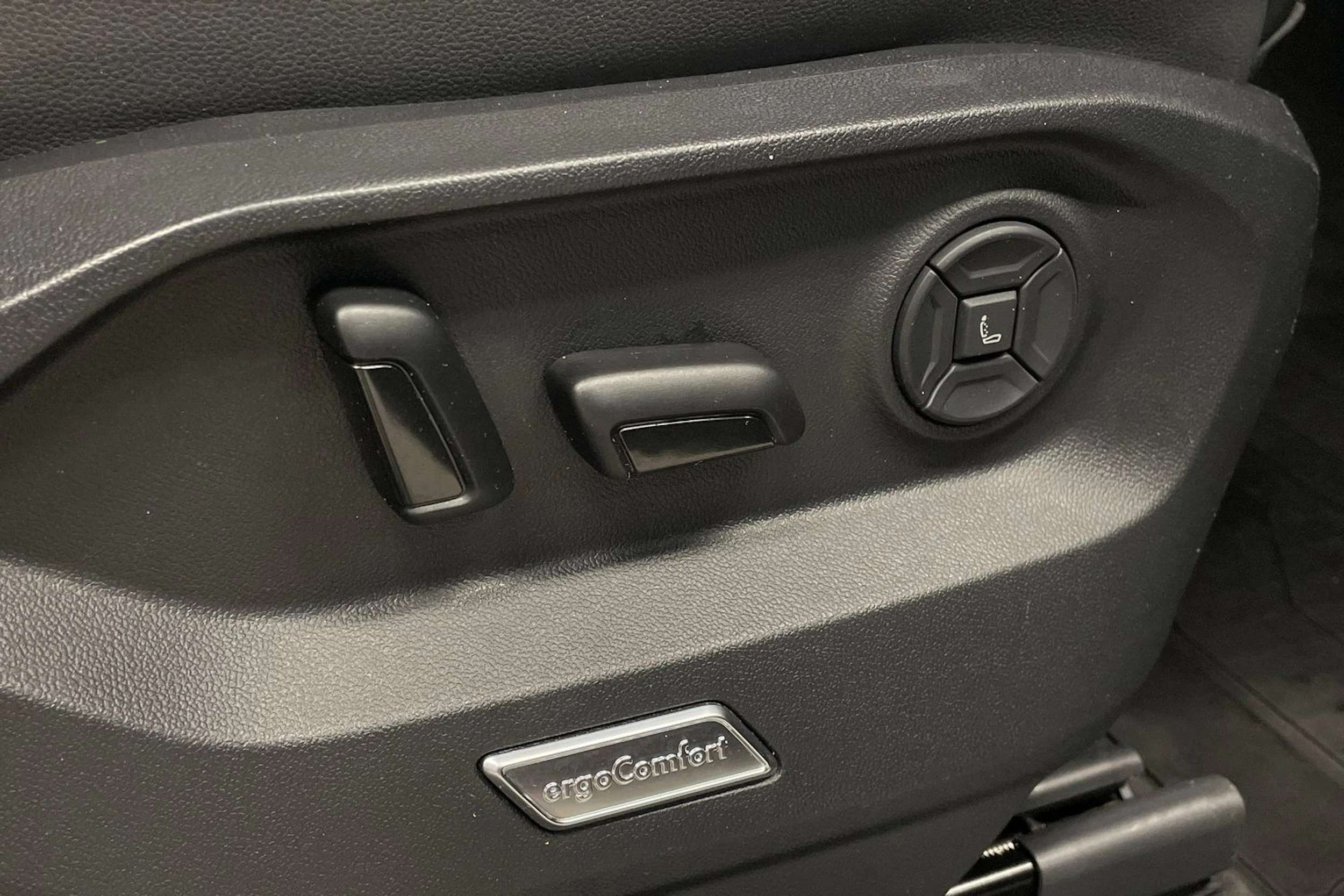 Musta Volkswagen TOUAREG 2021 kuva 23.