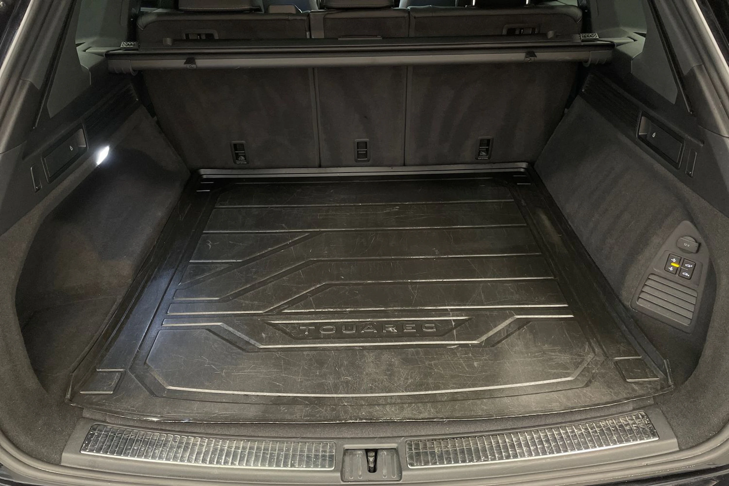 Musta Volkswagen TOUAREG 2021 kuva 24.