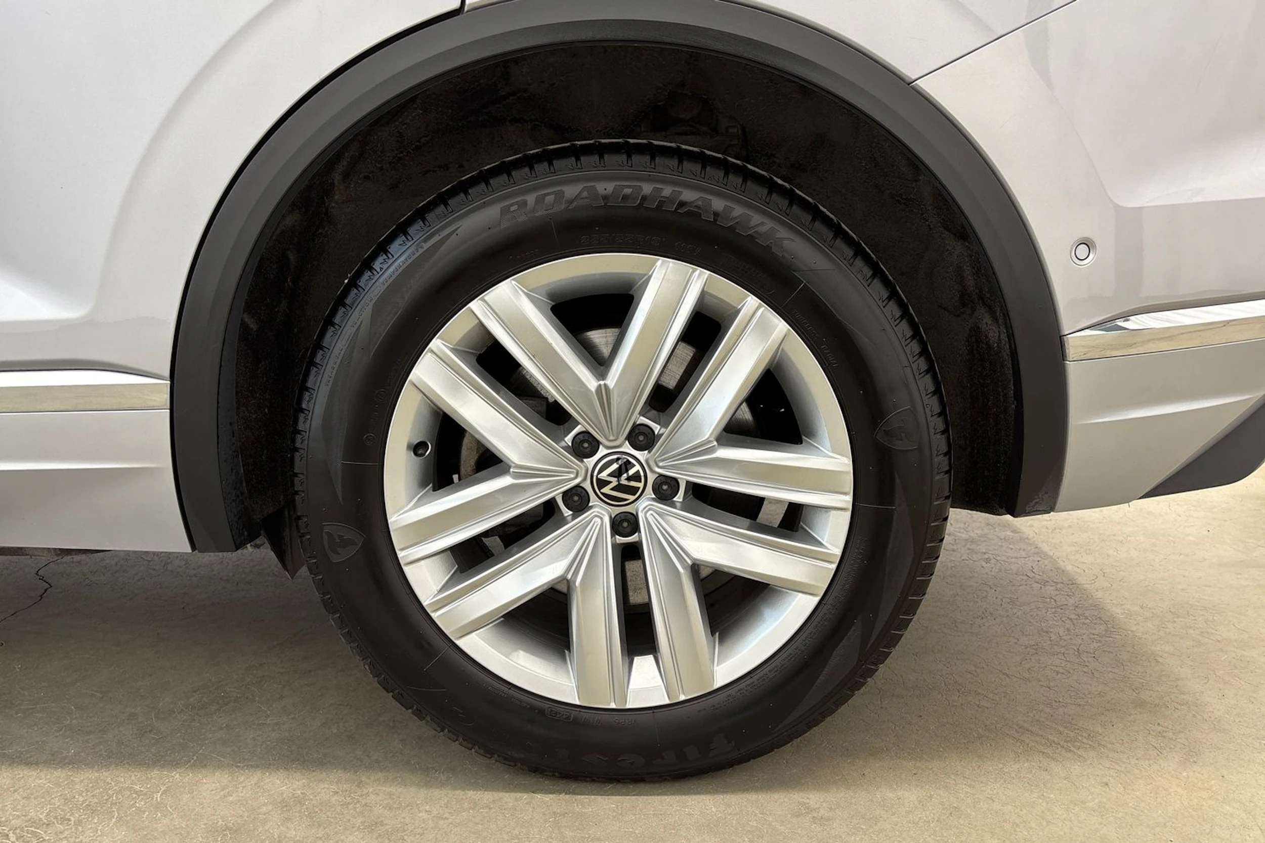 met. harmaa Volkswagen Touareg 2021 kuva 10.