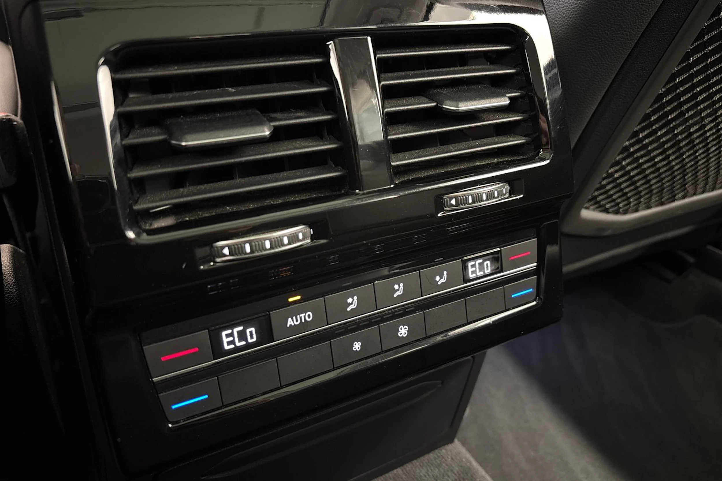 met. harmaa Volkswagen Touareg 2021 kuva 11.