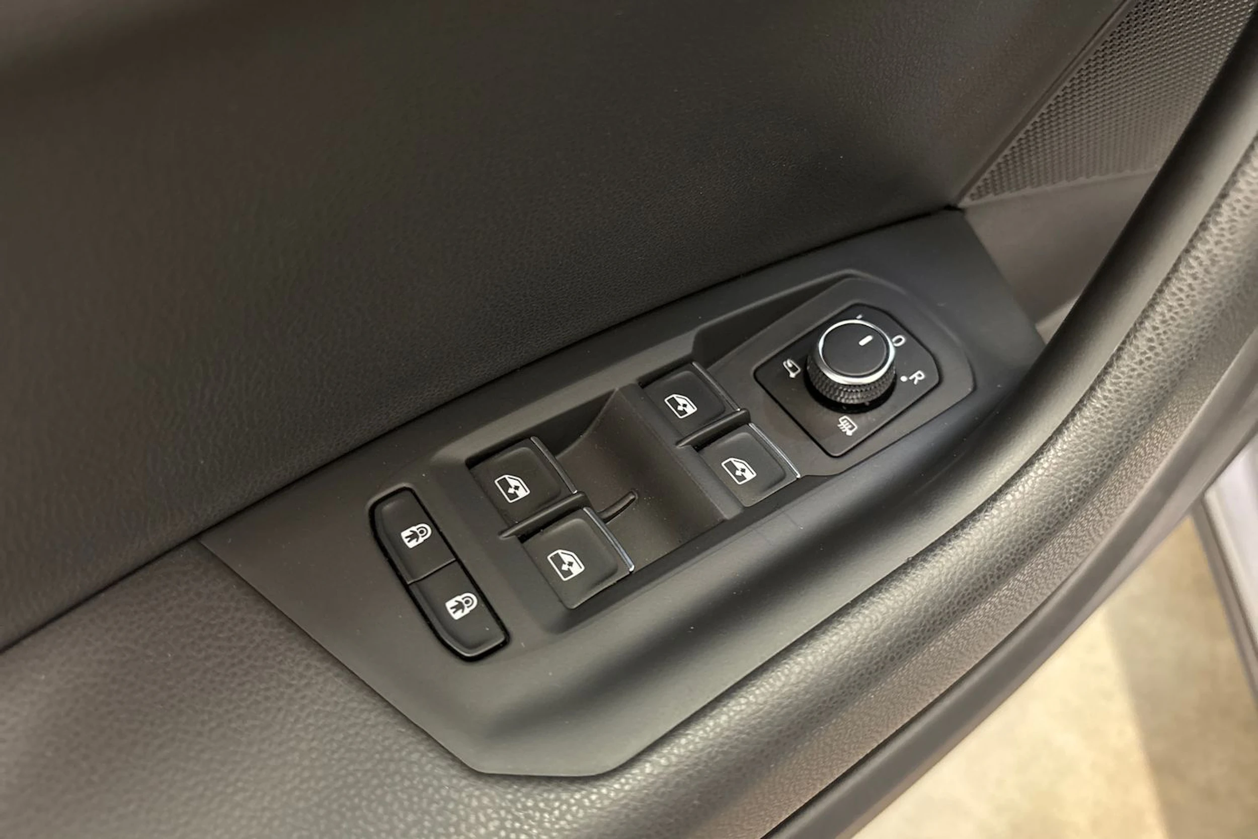 met. harmaa Volkswagen Touareg 2021 kuva 17.