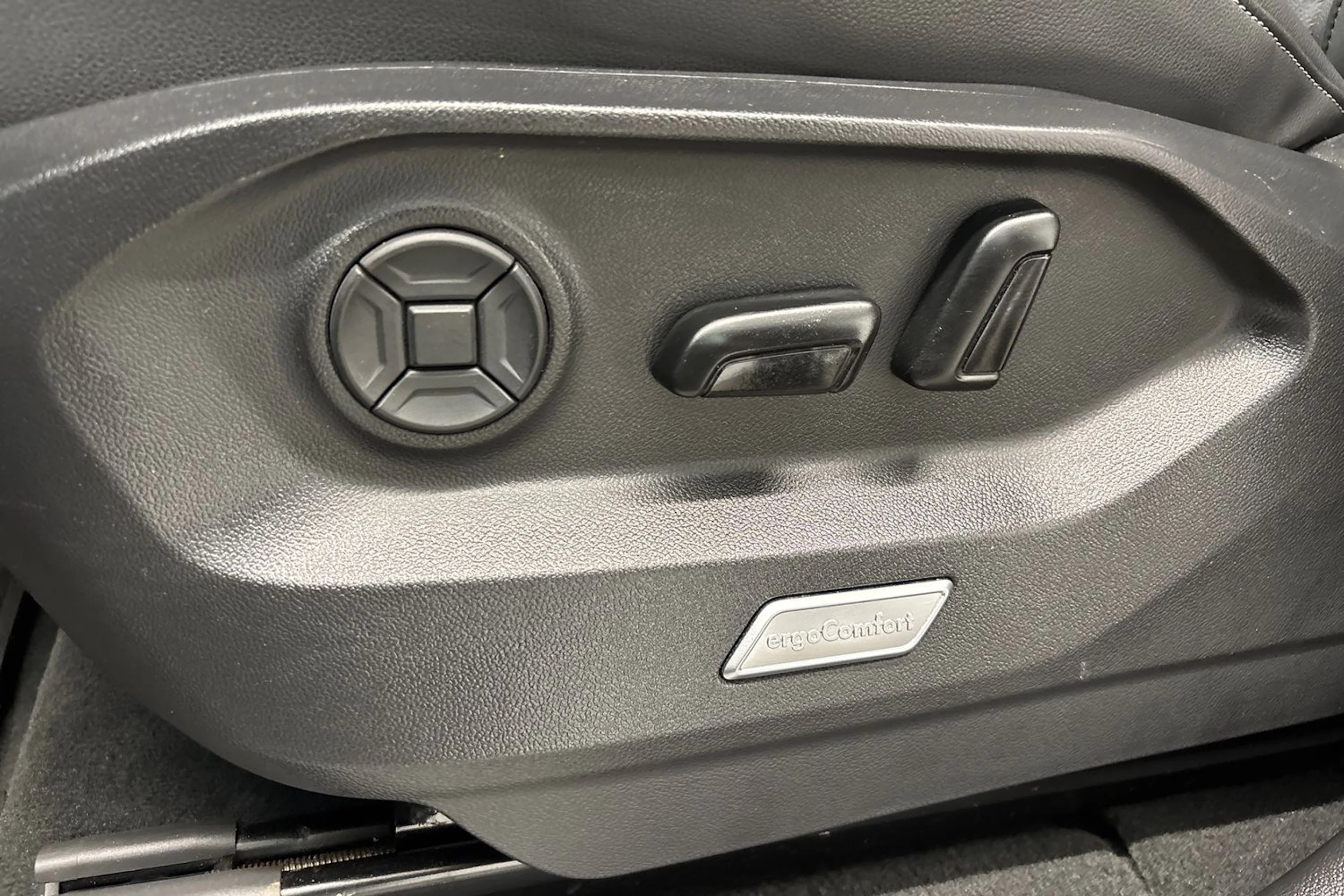 met. harmaa Volkswagen Touareg 2021 kuva 18.
