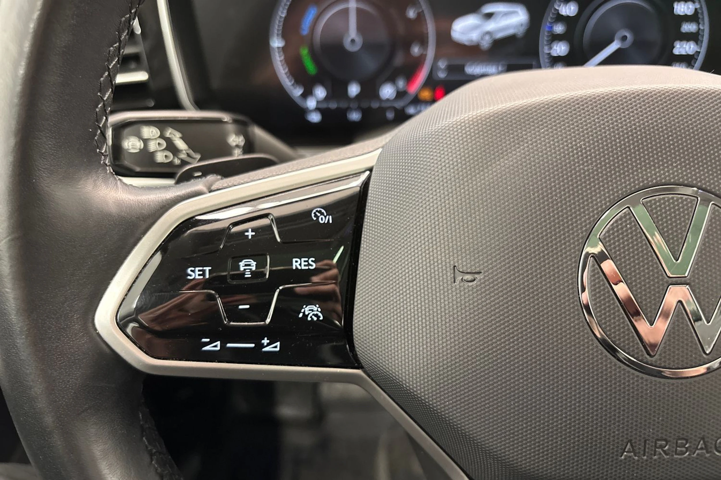 met. harmaa Volkswagen Touareg 2021 kuva 21.