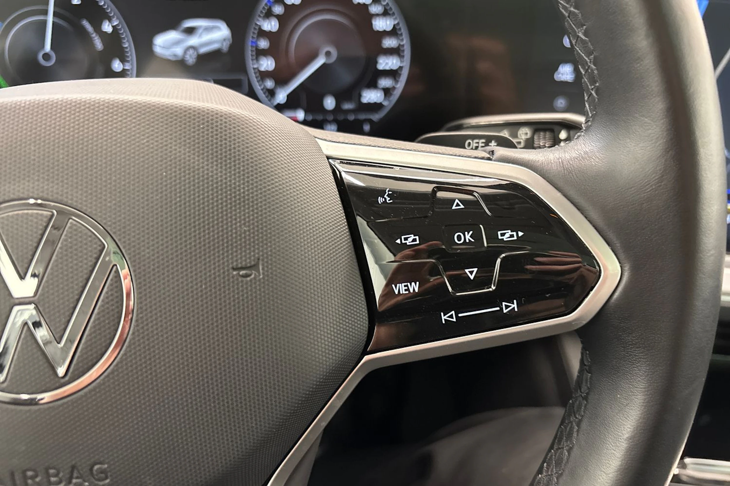 met. harmaa Volkswagen Touareg 2021 kuva 22.