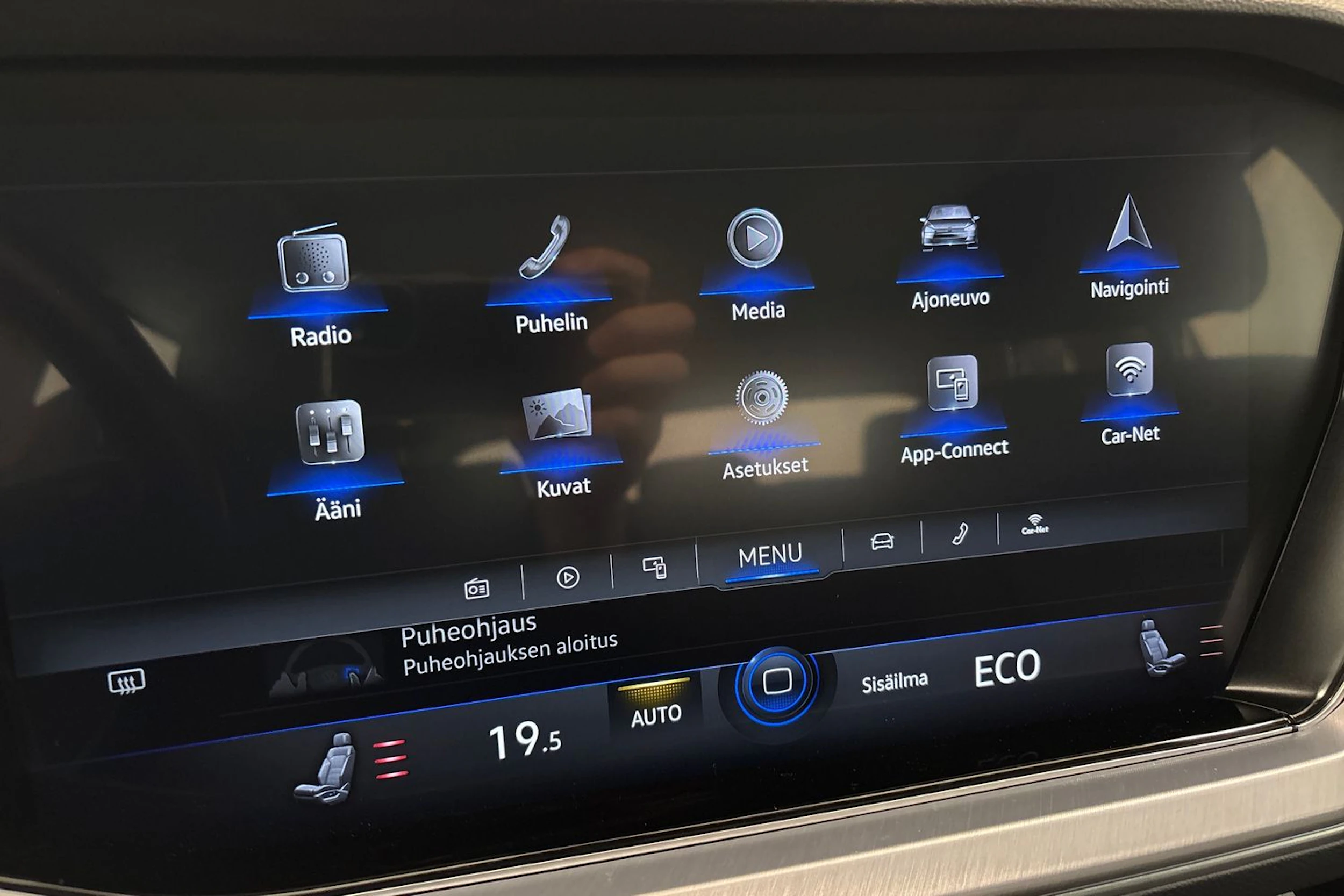 met. harmaa Volkswagen Touareg 2021 kuva 27.