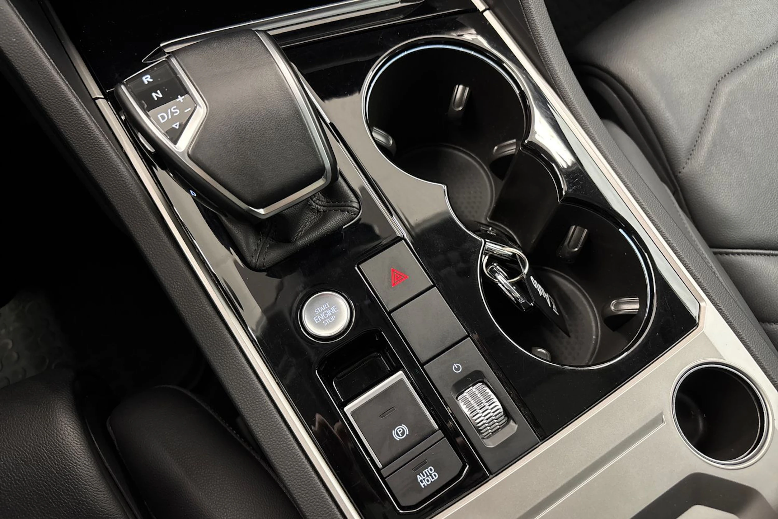 met. harmaa Volkswagen Touareg 2021 kuva 31.