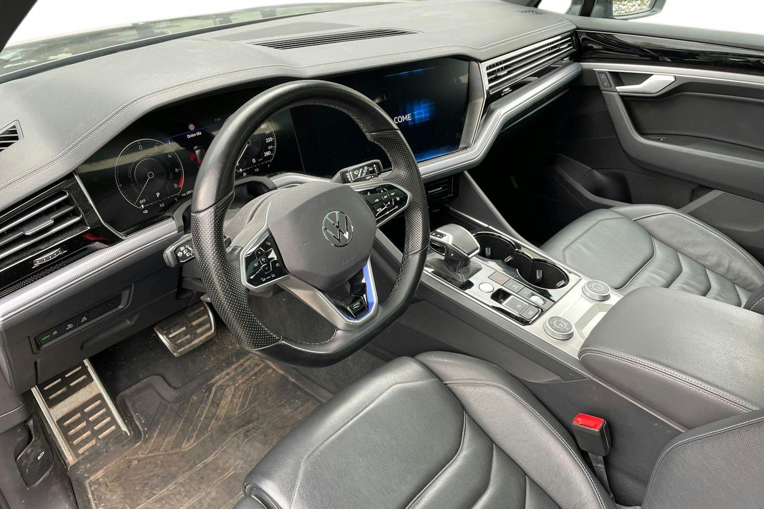 harmaa Volkswagen Touareg 2021 kuva 3.
