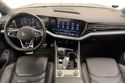 Musta Volkswagen TOUAREG 2021 kuva 7.