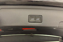 Musta Volkswagen TOUAREG 2021 kuva 12.