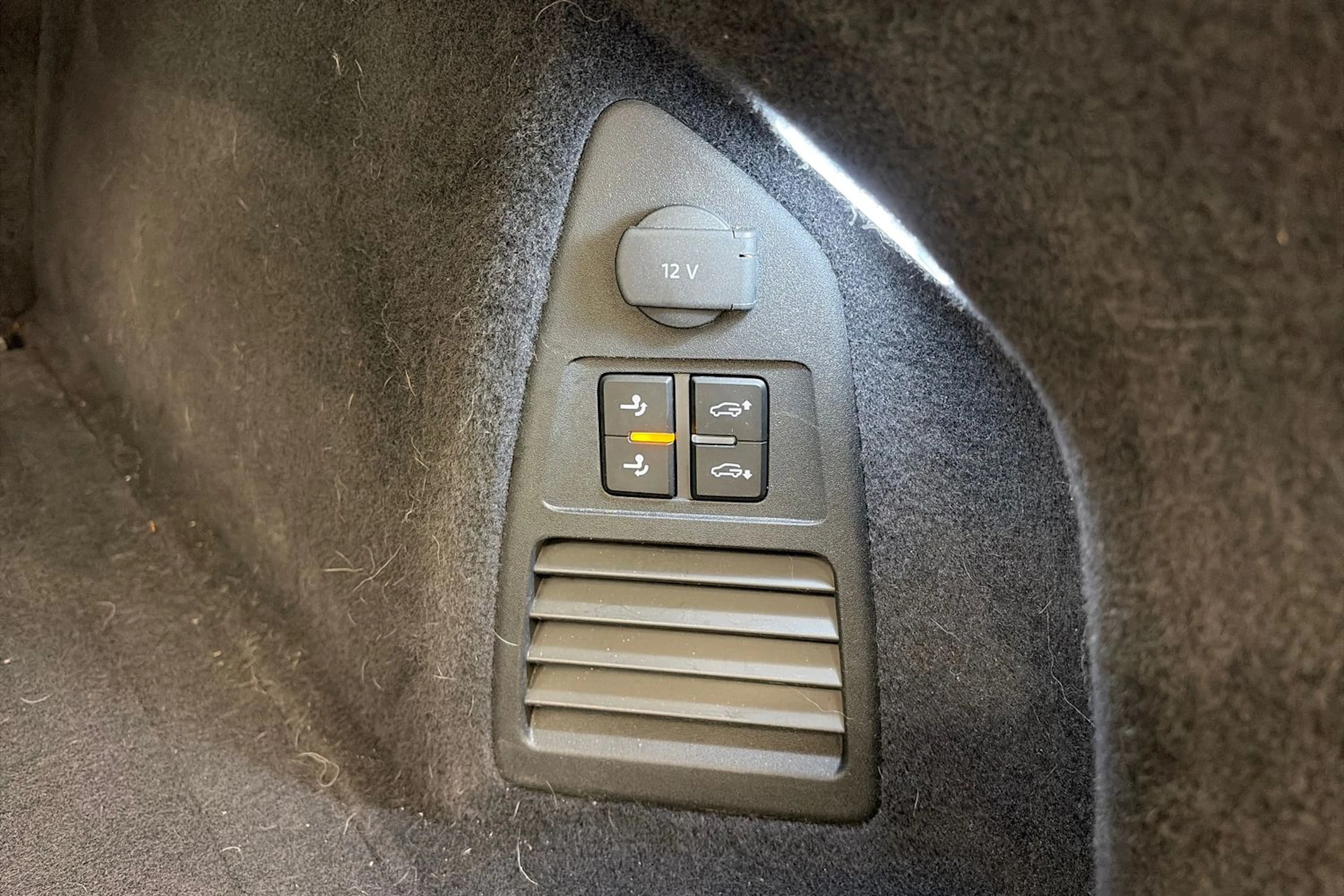Musta Volkswagen TOUAREG 2021 kuva 13.