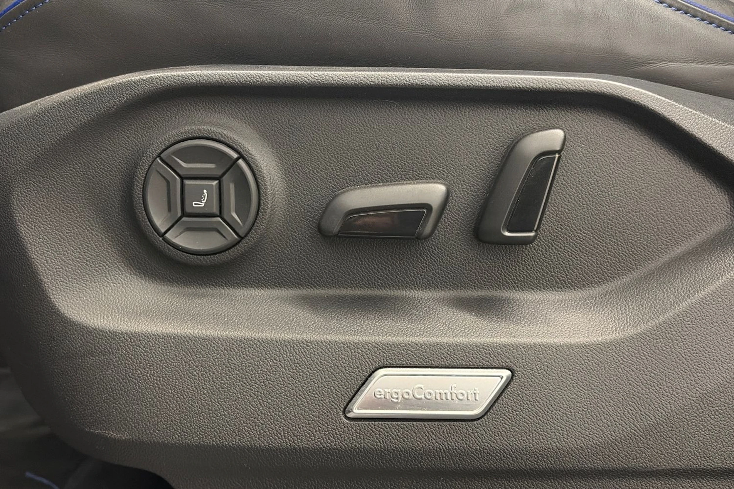 Musta Volkswagen TOUAREG 2021 kuva 15.