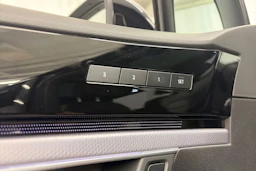 Musta Volkswagen TOUAREG 2021 kuva 16.