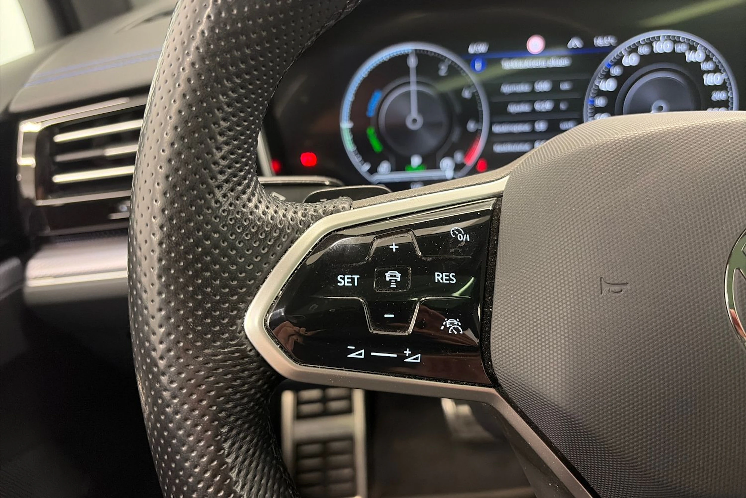 Musta Volkswagen TOUAREG 2021 kuva 21.