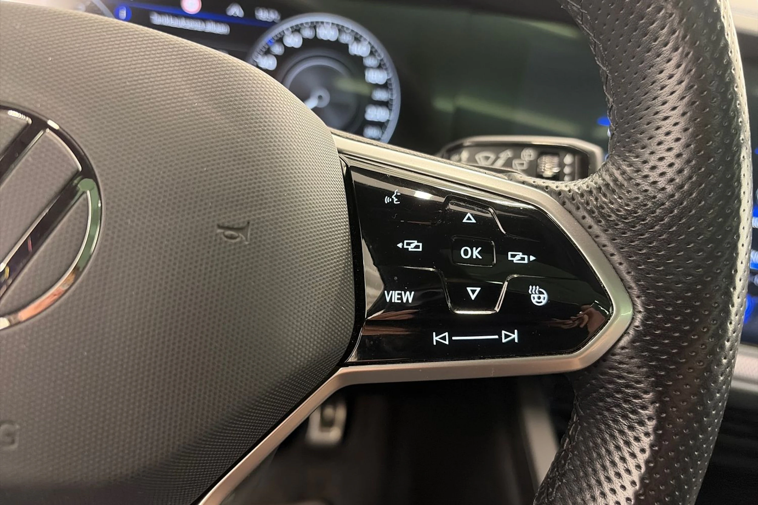 Musta Volkswagen TOUAREG 2021 kuva 22.
