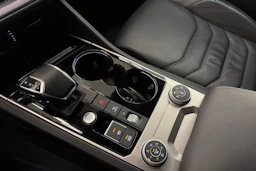 Musta Volkswagen TOUAREG 2021 kuva 30.