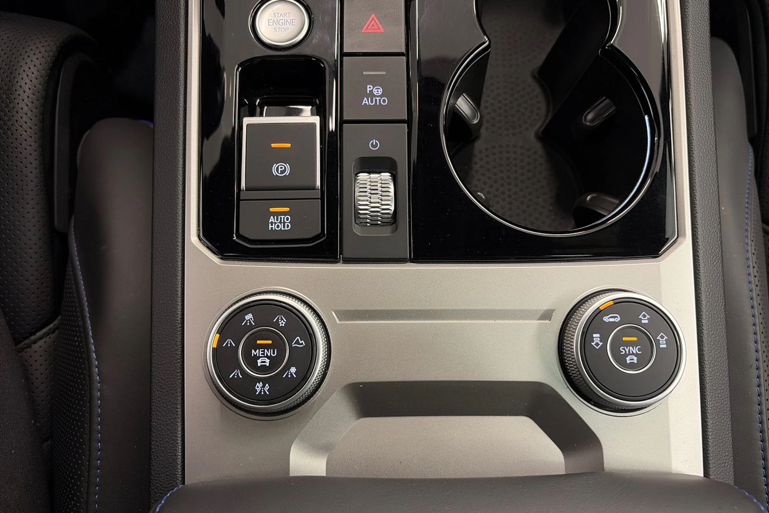 Musta Volkswagen TOUAREG 2021 kuva 31.