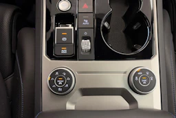 Musta Volkswagen TOUAREG 2021 kuva 31.