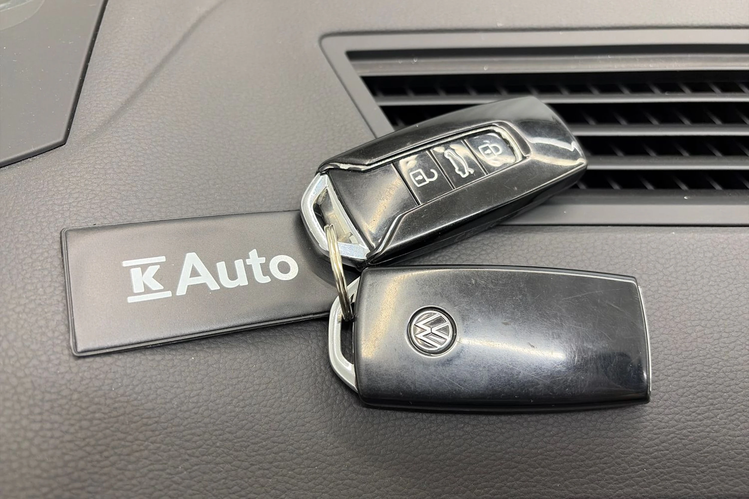 Musta Volkswagen TOUAREG 2021 kuva 33.