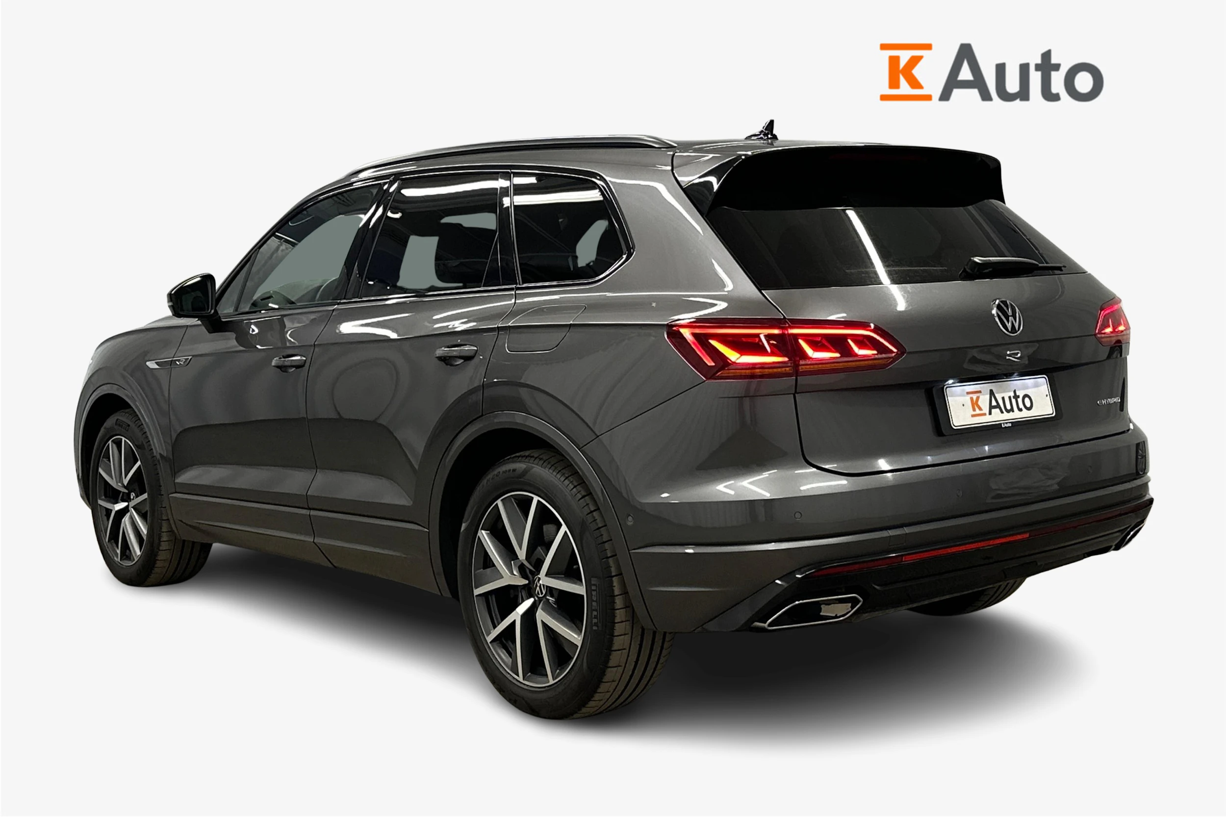 harmaa Volkswagen Touareg 2023 kuva 2.