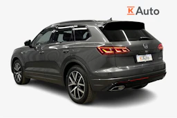 harmaa Volkswagen Touareg 2023 kuva 2.