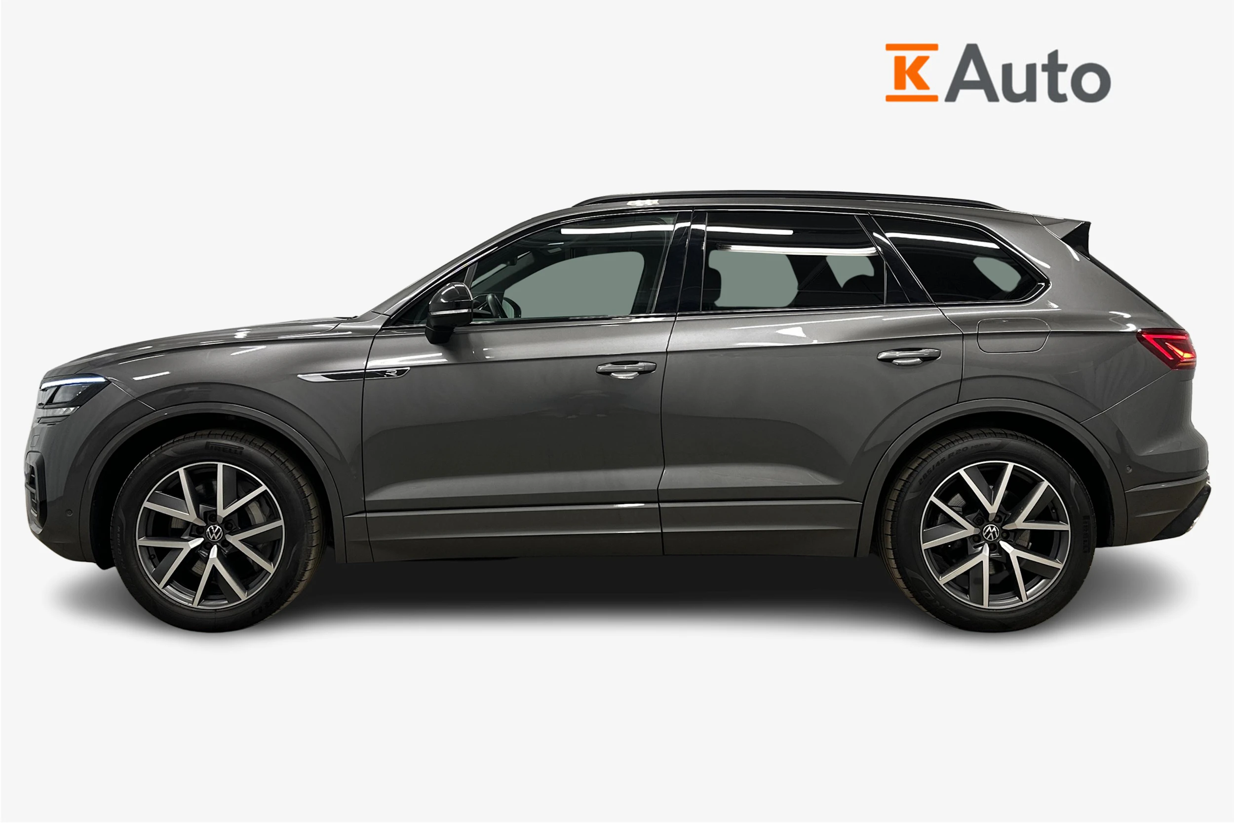 harmaa Volkswagen Touareg 2023 kuva 5.